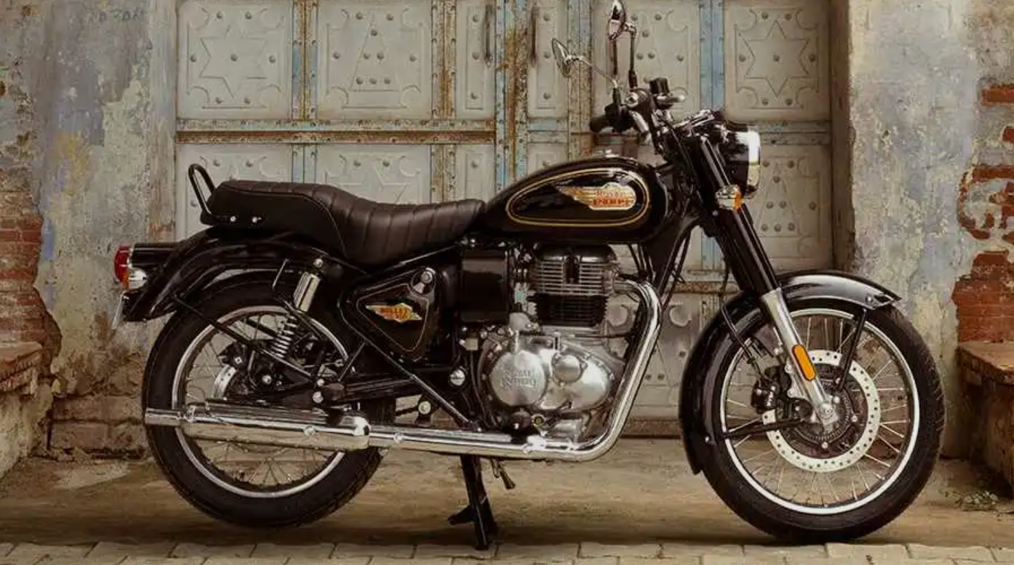 Standard Black Royal Enfield Bullet 350