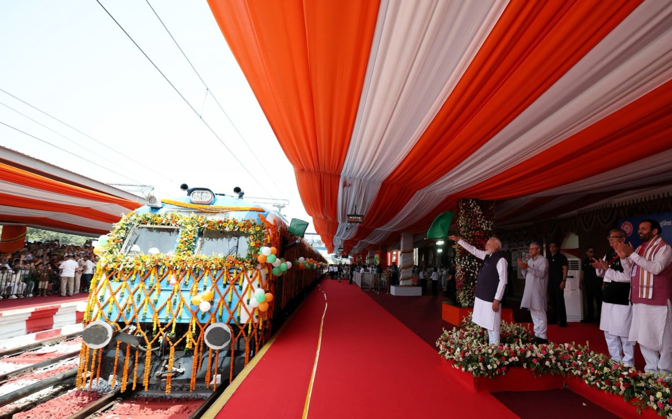 PM Modi Flags Off India’s First Hydrogen-Powered Train - How the Technology Works