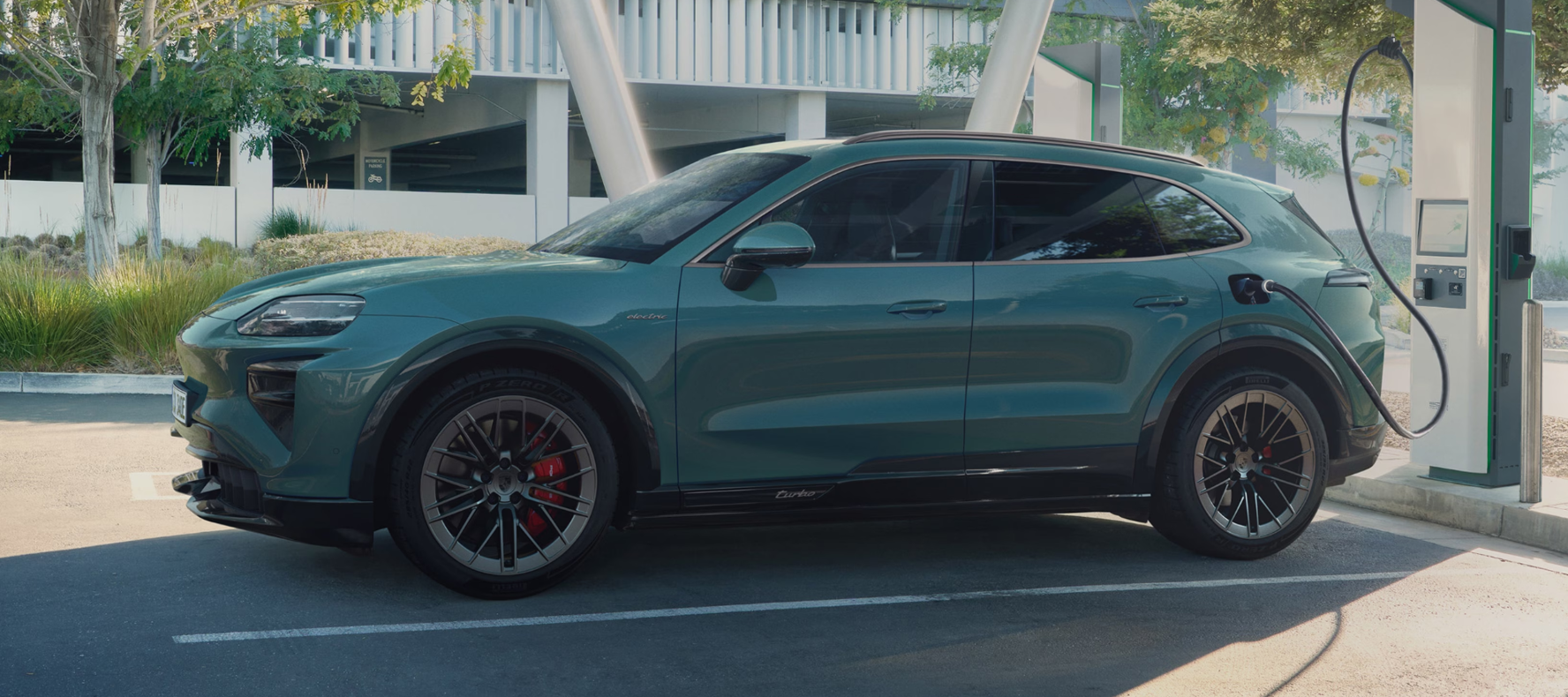 Porsche Cayenne Electric - Side